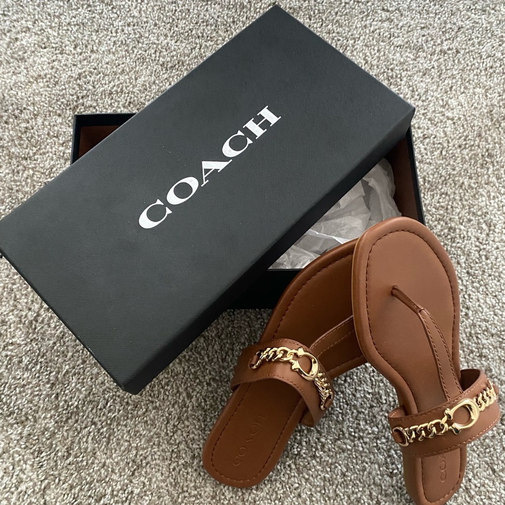 ⚜️ NWOT - Coach Sandals with Gold Chain